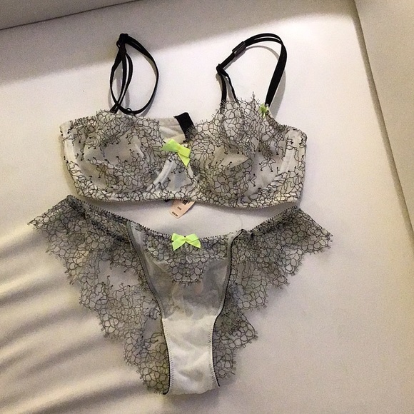Victoria Secret Chantilly lace bra and bikini set - Picture 10 of 11